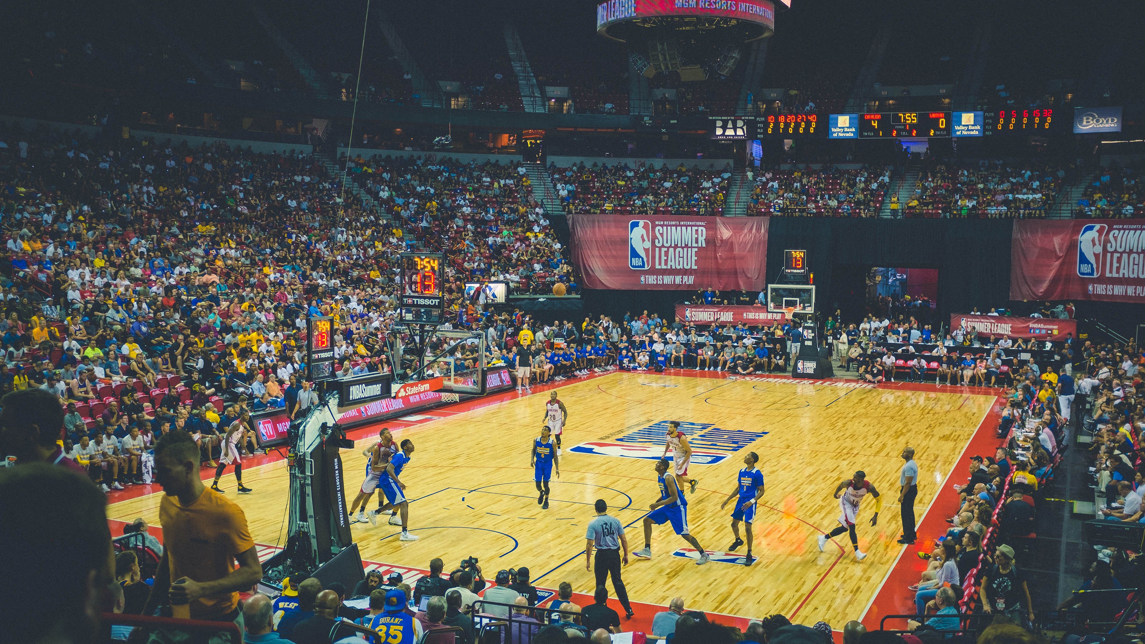 球队在季后赛前调整训练重点提升体能储备,季后赛参赛队伍